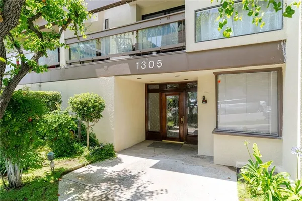 $4,300 | 1305 North Columbus Avenue, Unit 208, Glendale, CA 91202