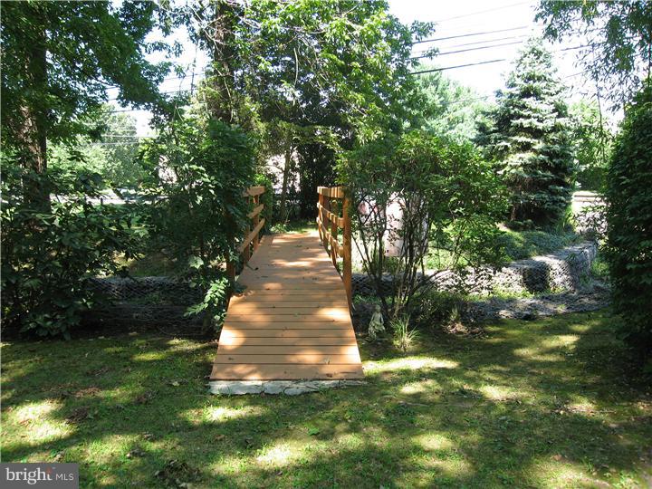 102 County Line Road Lansdale, PA 19446 - Photo 19 of 19 Side Yard