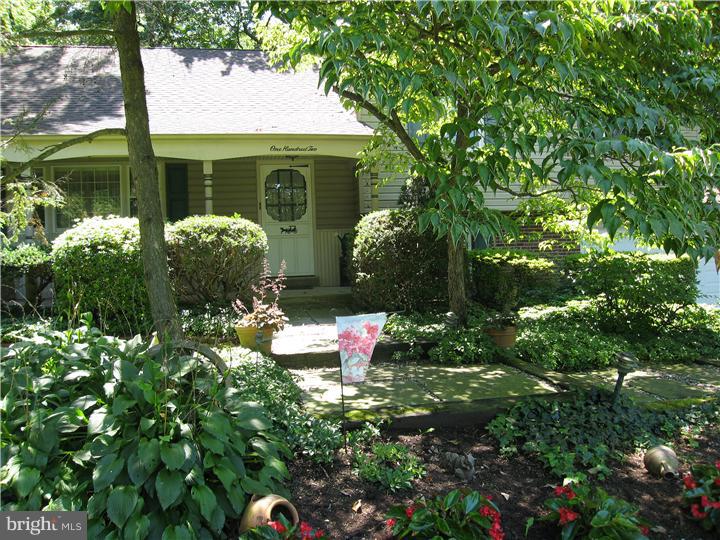 102 County Line Road Lansdale, PA 19446 - Photo 5 of 19 Front Yard