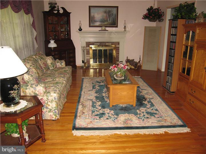 102 County Line Road Lansdale, PA 19446 - Photo 7 of 19 Living Room