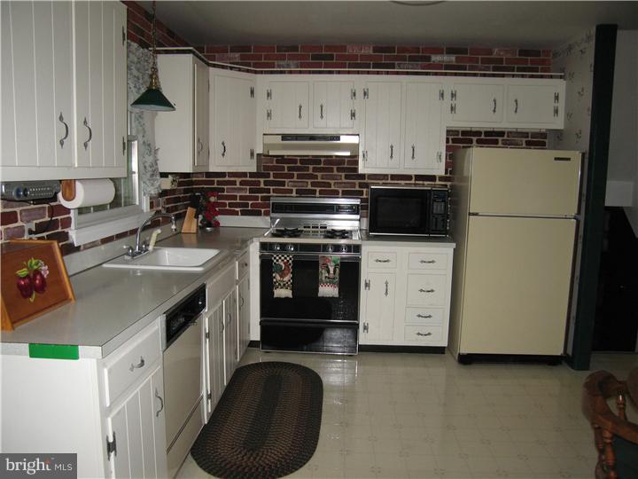 102 County Line Road Lansdale, PA 19446 - Photo 8 of 19 Kitchen