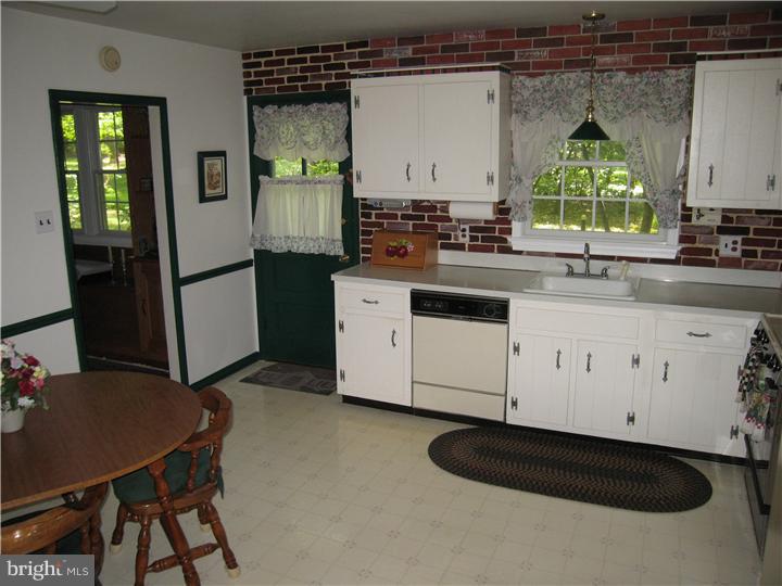 102 County Line Road Lansdale, PA 19446 - Photo 9 of 19 Kitchen