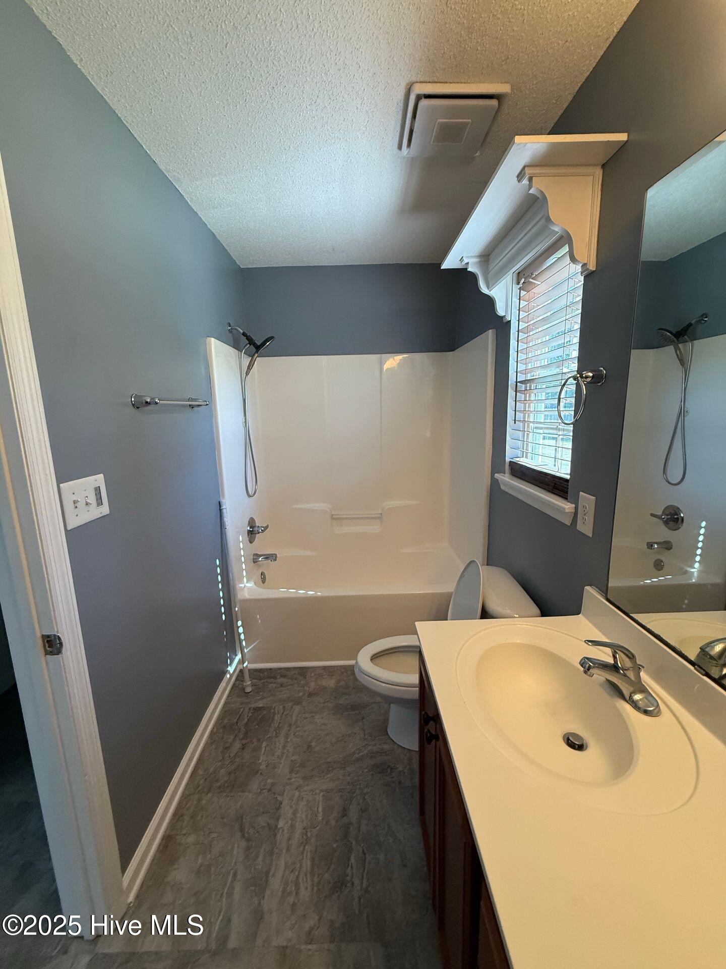 203 Angie Court Richlands, NC 28574 - Photo 8 of 14 master bathroom