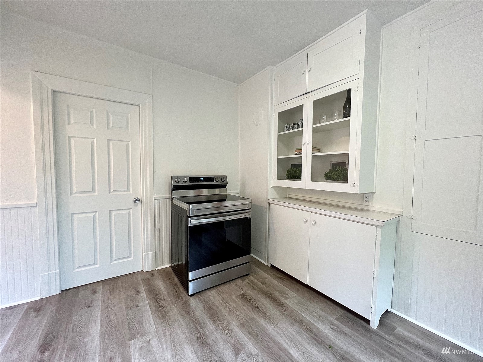 432 Cedar Avenue South Renton, WA 98057 - Photo 21 of 38 a view of kitchen and wooden floor