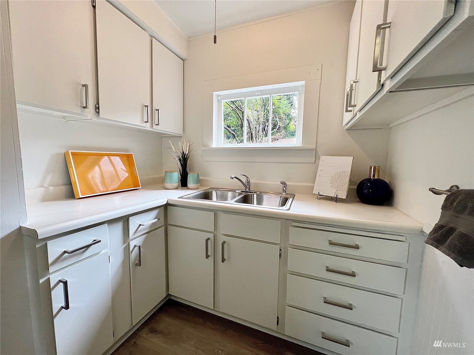 432 Cedar Avenue South Renton, WA 98057 - Photo 23 of 38 a kitchen with cabinets appliances a sink and a window