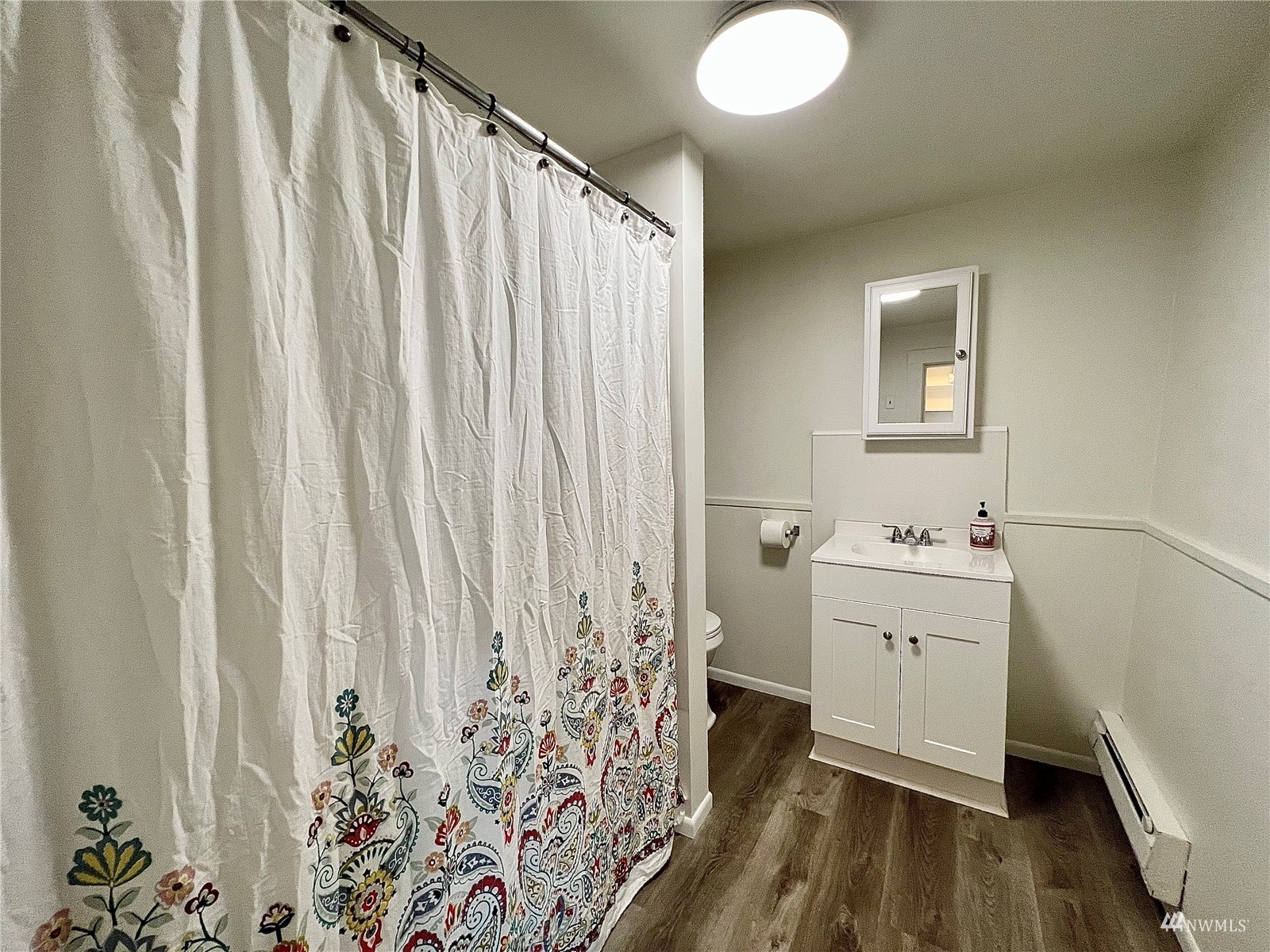 432 Cedar Avenue South Renton, WA 98057 - Photo 26 of 38 a room with a window and a chair