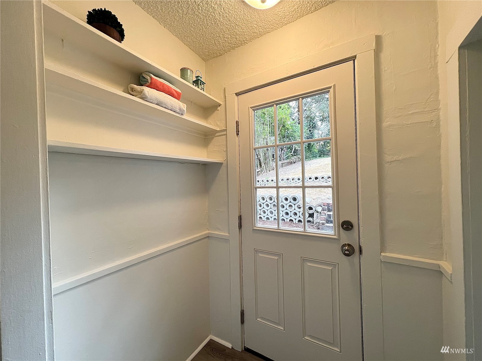 432 Cedar Avenue South Renton, WA 98057 - Photo 29 of 38 a view of a door and a window
