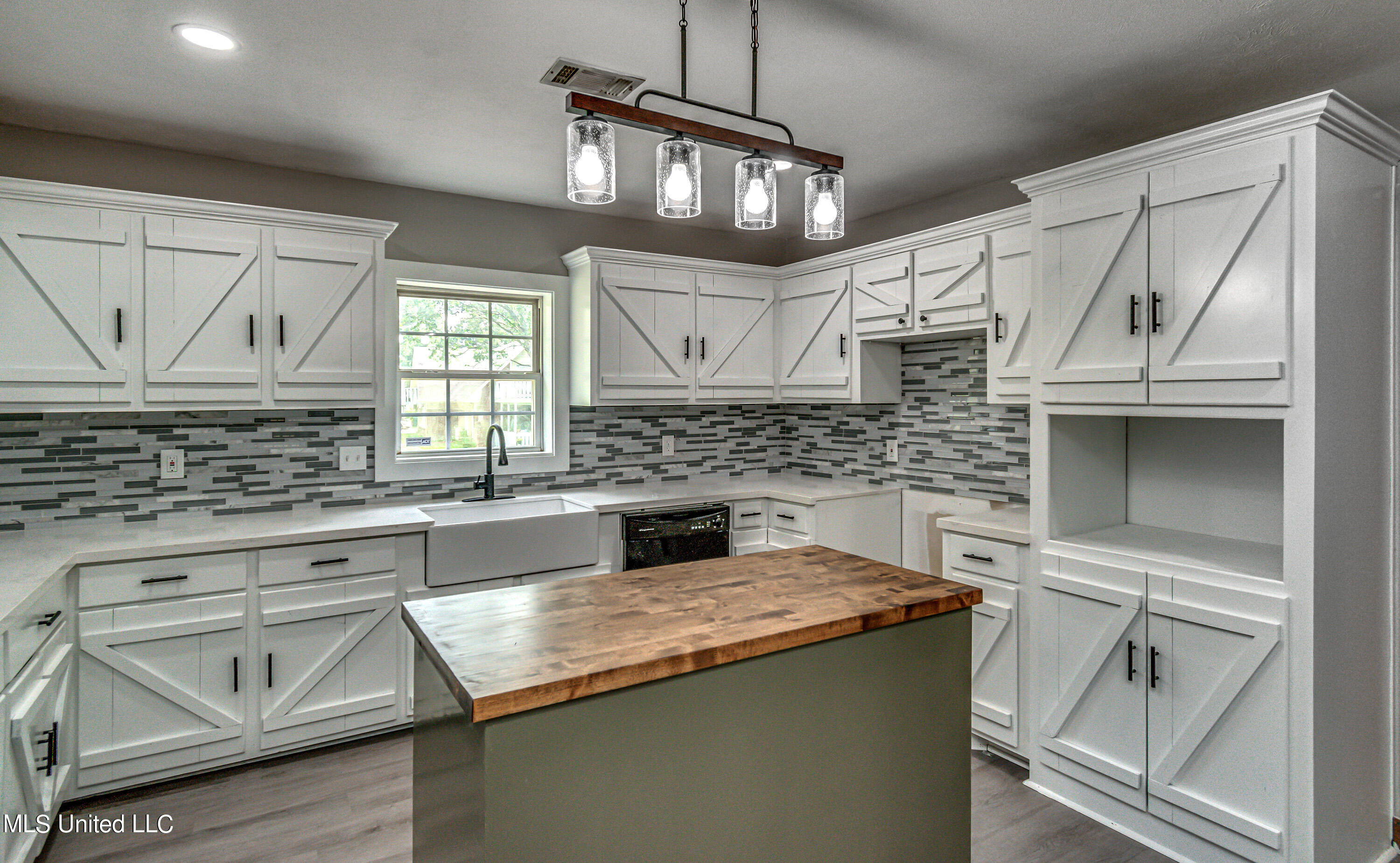 4617 South Siwell Road Byram, MS 39212 - Photo 29 of 47 4617 S Siwell Road-43
