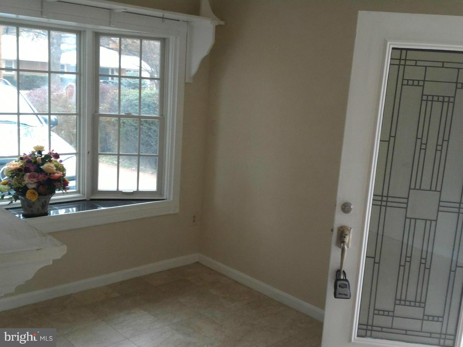 16512 Walnut Hill Road Gaithersburg, MD 20877 - Photo 13 of 20 an empty room with windows