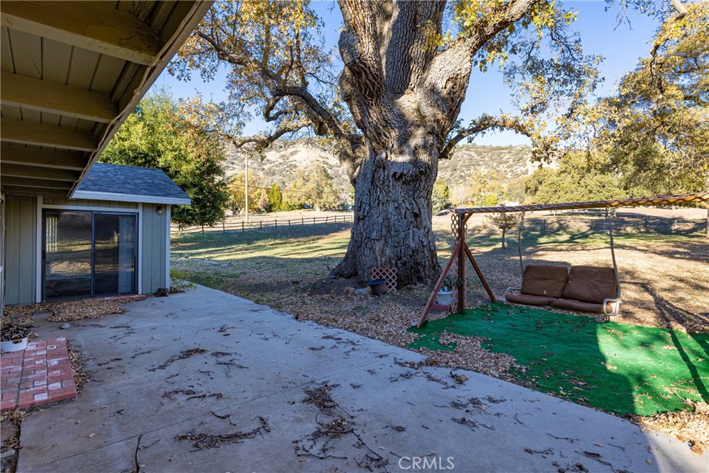 27900 Bear Valley Road Tehachapi, CA 93561 - Photo 11 of 41