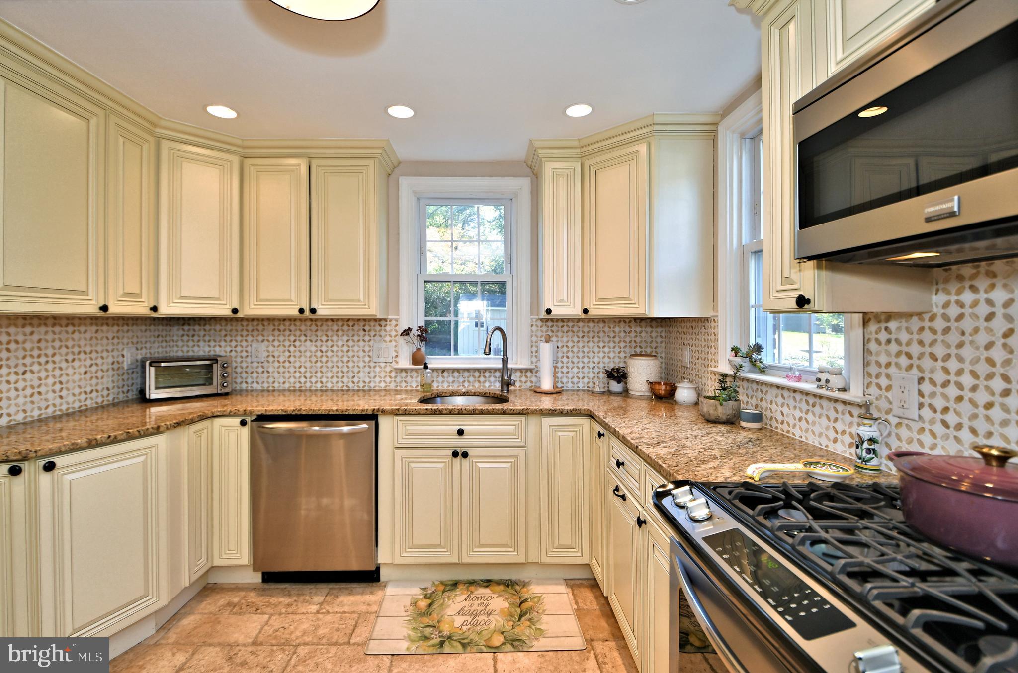 502 Marks Road Oreland, PA 19075 - Photo 17 of 62 Kitchen w/ gas range