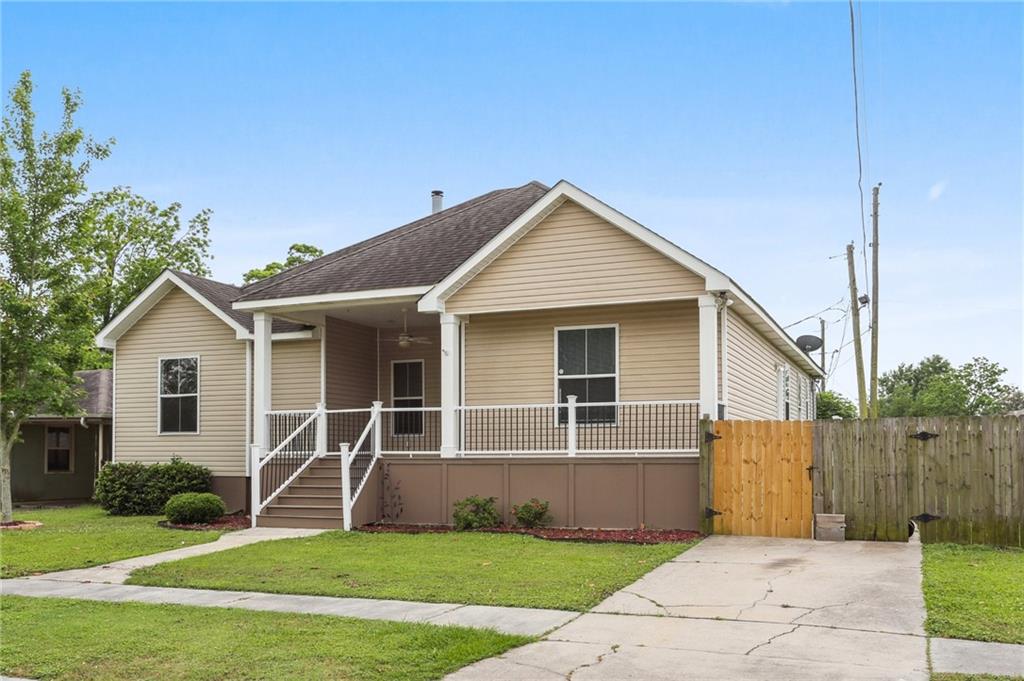 204 Doerr Drive Arabi, LA 70032 - Photo 2 of 26