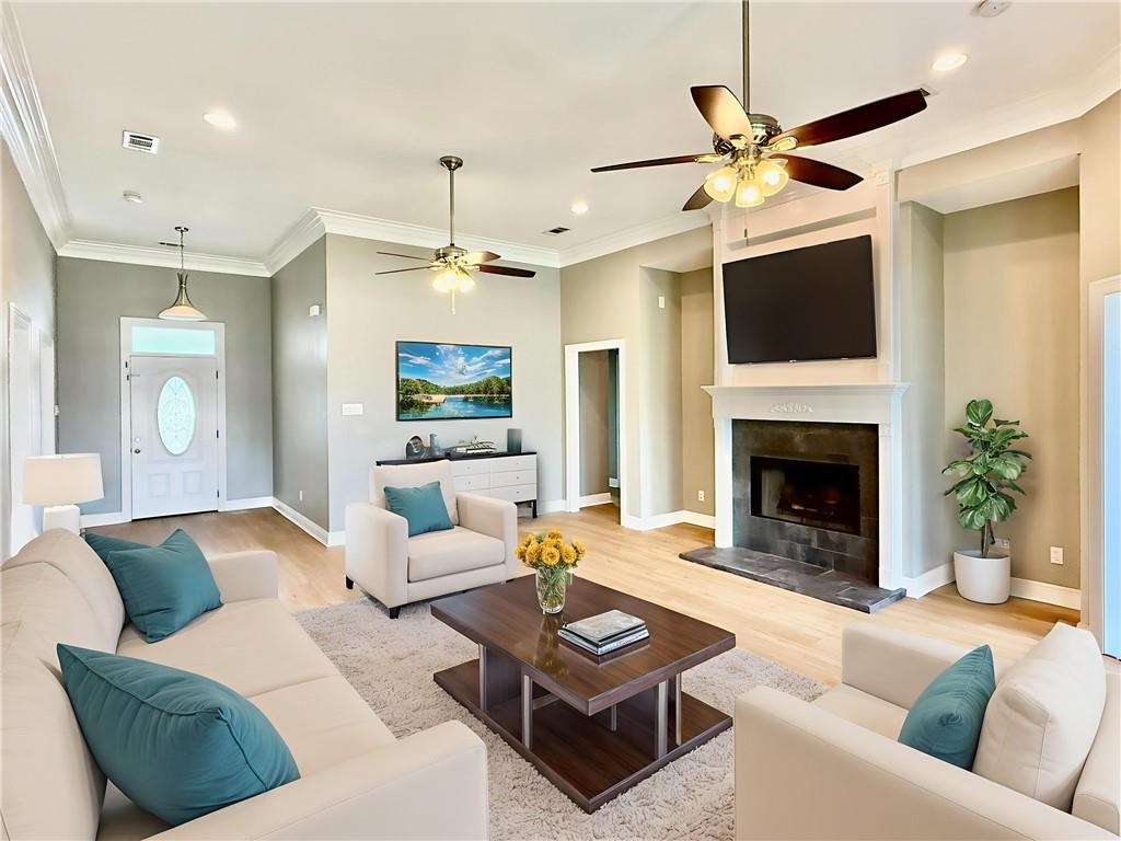 204 Doerr Drive Arabi, LA 70032 - Photo 4 of 26