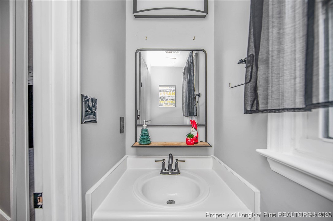 538 Old Farm Road Fayetteville, NC 28314 - Photo 18 of 37 Downstairs Half Bath