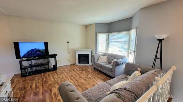 $299,888 | 4413 Slater Road, Eagan, MN 55122