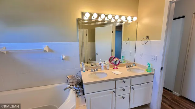 $299,888 | 4413 Slater Road, Eagan, MN 55122