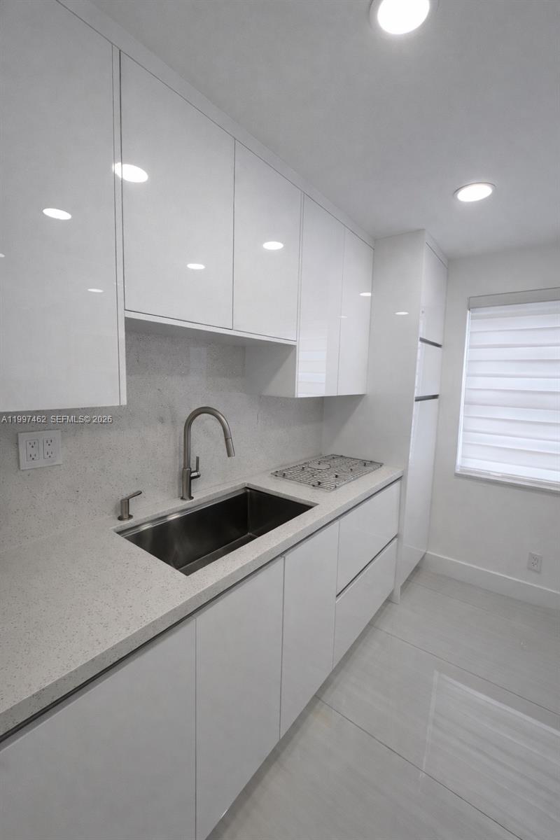 6901 Cypress Road, Unit B17 Plantation, FL 33317 - Photo 4 of 11 Photo 4