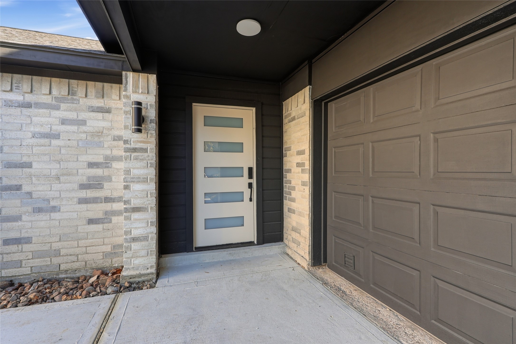 19110 Baton Pass Humble, TX 77346 - Photo 4 of 41 a view of an empty room and fire place
