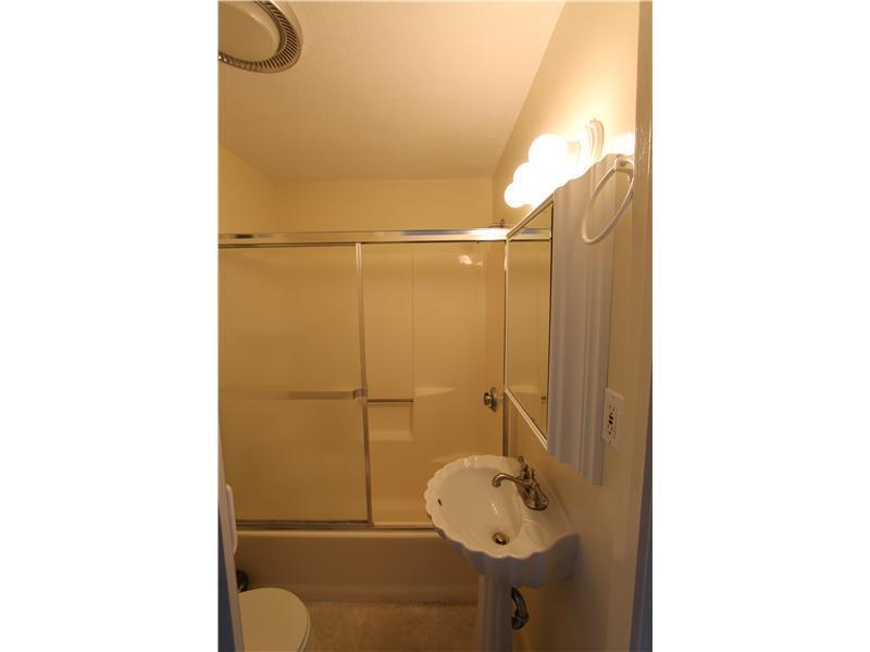 76 Post Road, Unit 9M Wells, ME 04090 - Photo 15 of 17 Bathroom. Full bathroom.