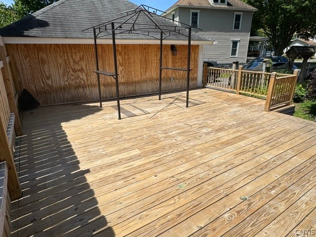 502 Broad Street Oneida, NY 13421 - Photo 6 of 43 Owner's rear deck - new