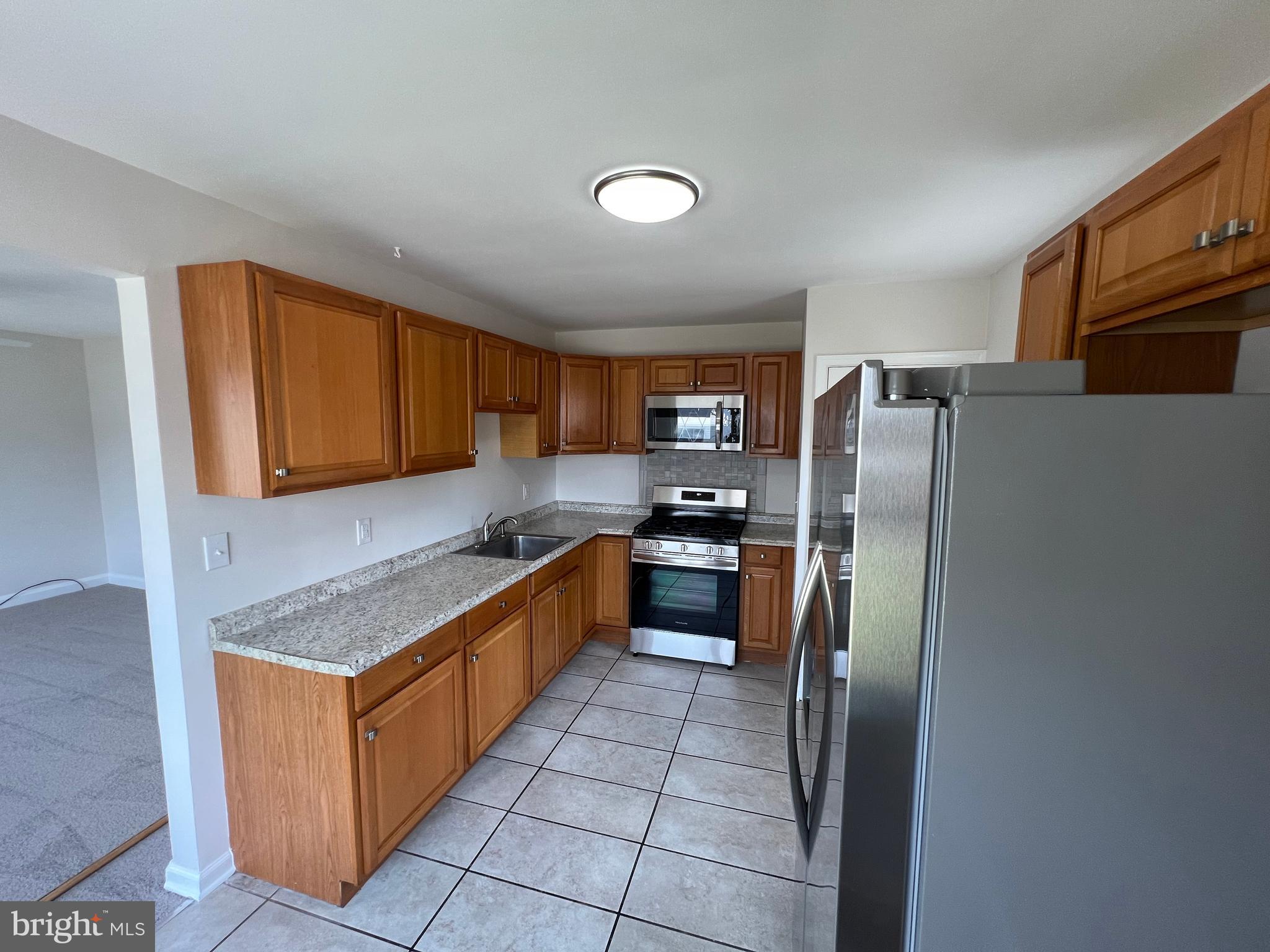 2810 Florida Halethorpe, MD 21227 - Photo 3 of 22