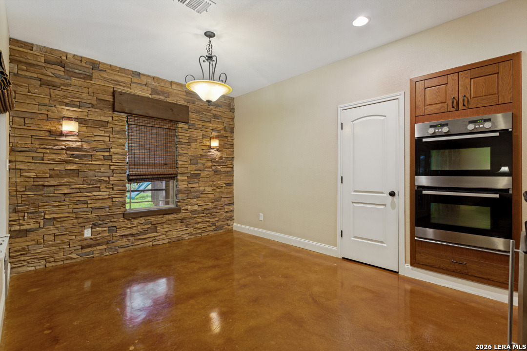 11154 Moorway Helotes, TX 78023 - Photo 7 of 37