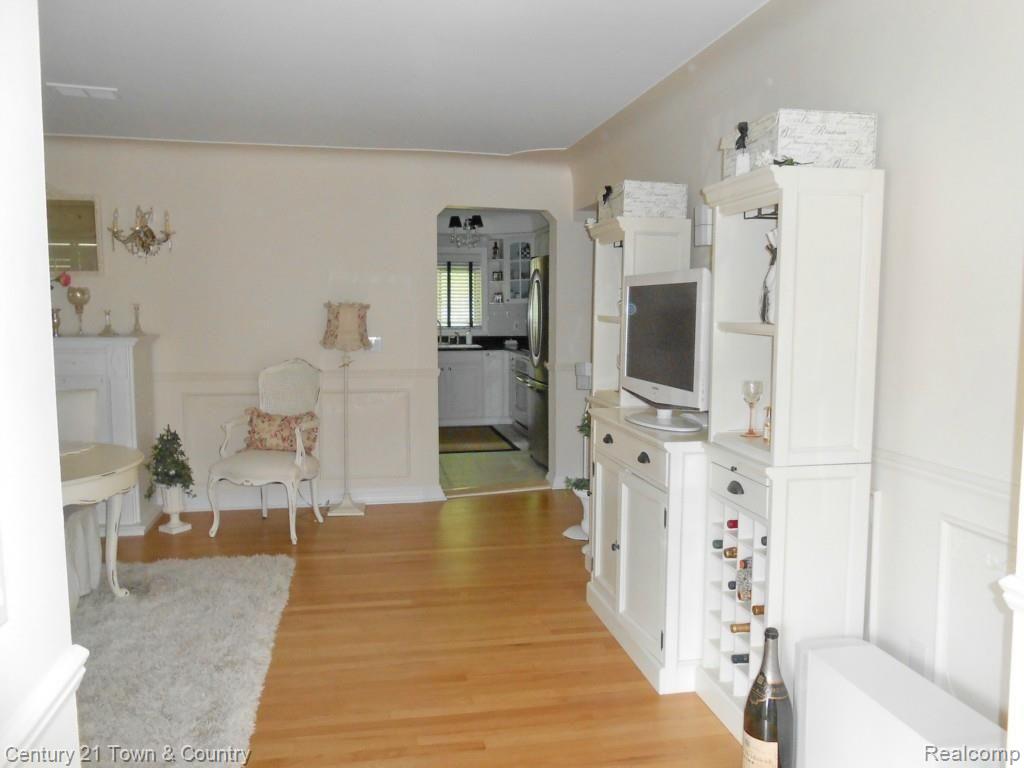 604 Wilwood Road Rochester, MI 48309 - Photo 8 of 48 Living Rm 4.jpg