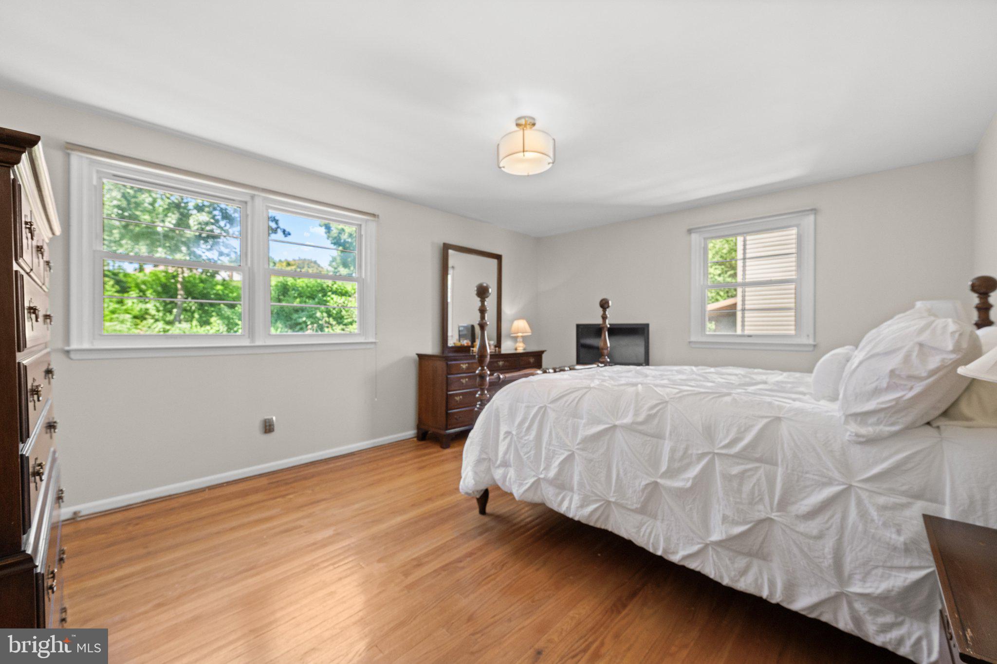474 Doe Run Lane Springfield, PA 19064 - Photo 22 of 43 Primary Bedroom