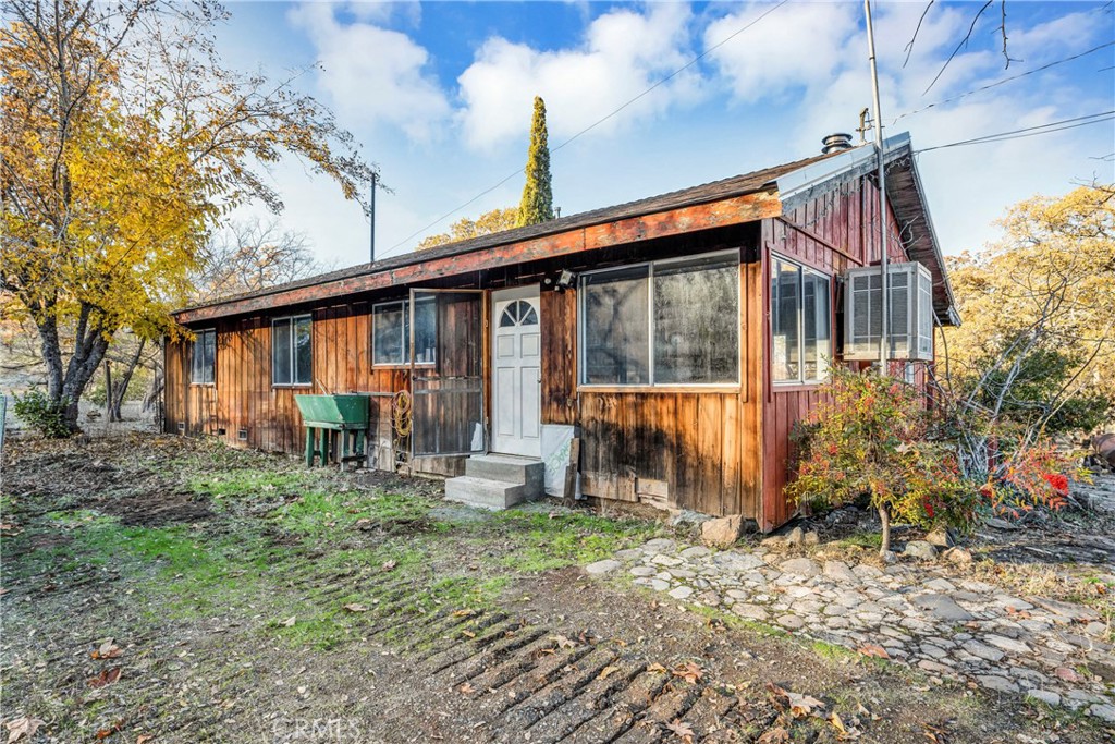 19665 Oat Hill Road Middletown, CA 95461 - Photo 13 of 44 House