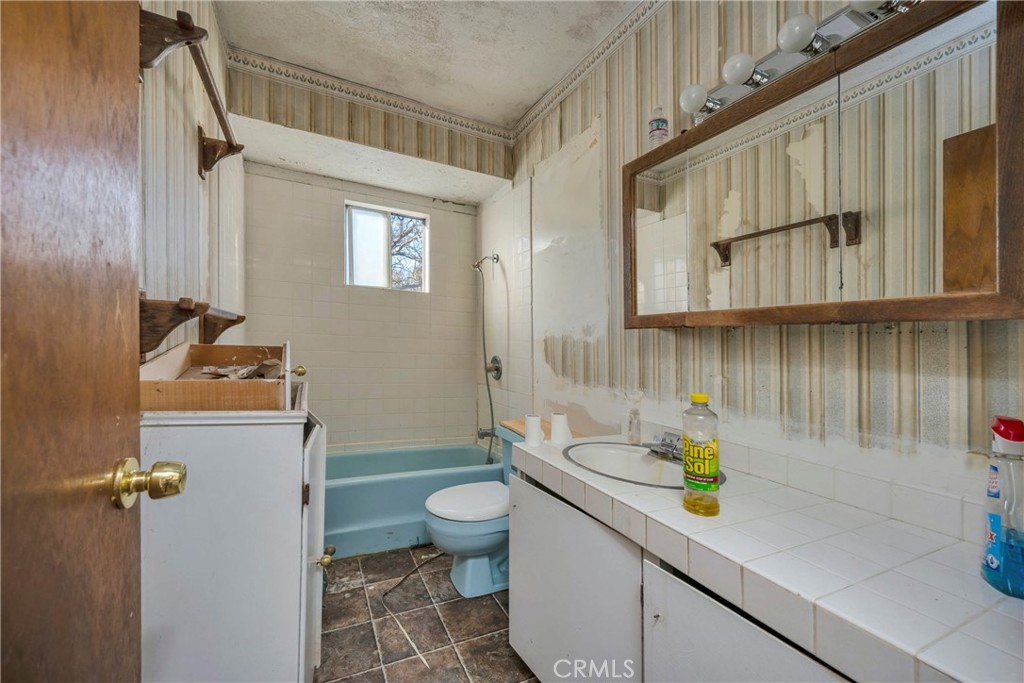 19665 Oat Hill Road Middletown, CA 95461 - Photo 24 of 44 Main Bathroom