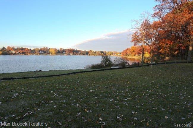 5350 Lane Lake Road Bloomfield Hills, MI 48302 - Photo 4 of 20 4Y0A7984.jpg