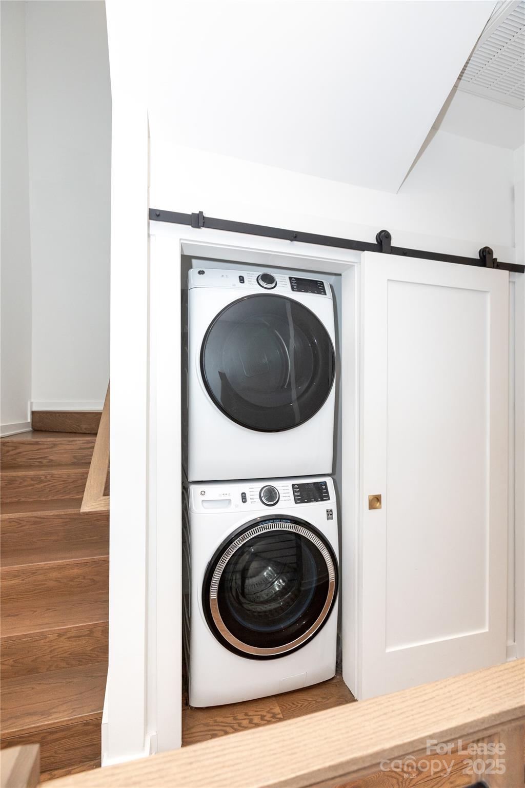 2649 Shenandoah Avenue Charlotte, NC 28205 - Photo 18 of 37 a utility room with dryer and washer