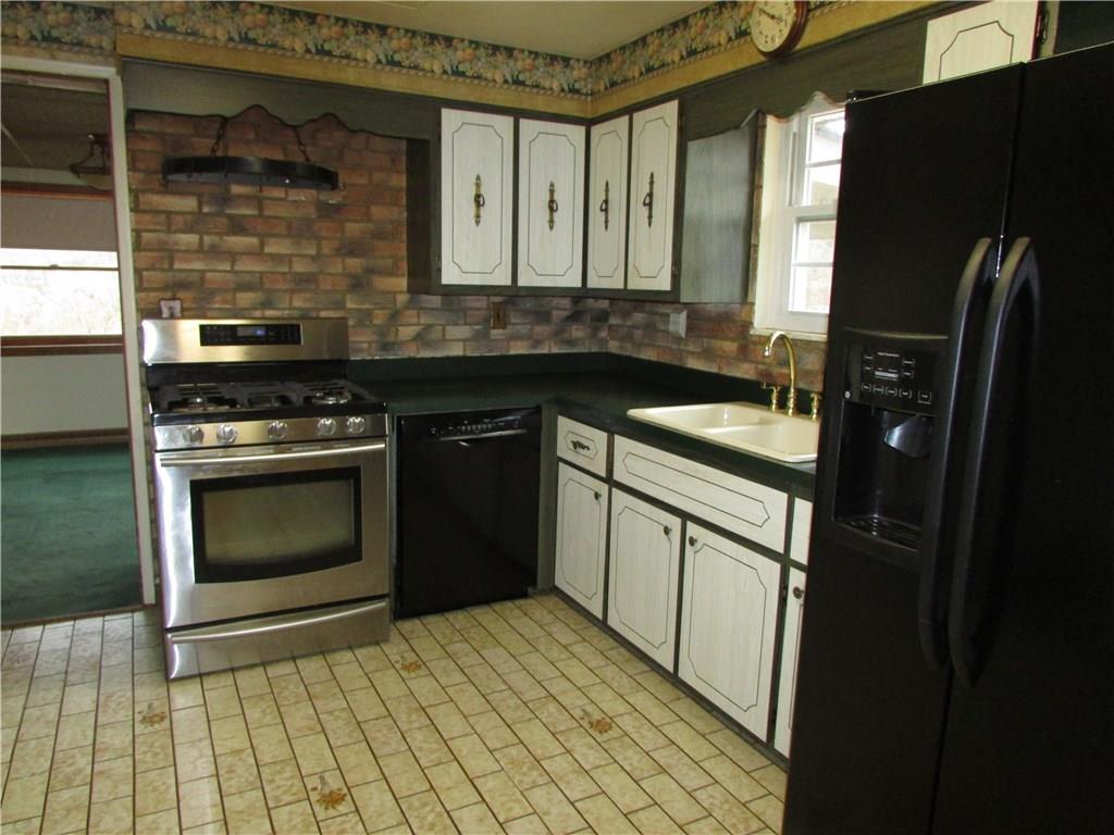 244 Barbara Drive McKees Rocks, PA 15136 - Photo 5 of 16 Gallery Image 5