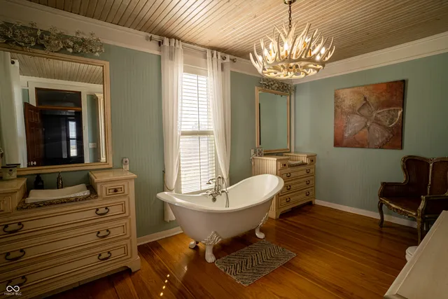 $2,800,000 | 115 West State Road 38, Pendleton, IN 46064