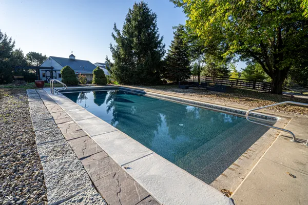 $2,800,000 | 115 West State Road 38, Pendleton, IN 46064