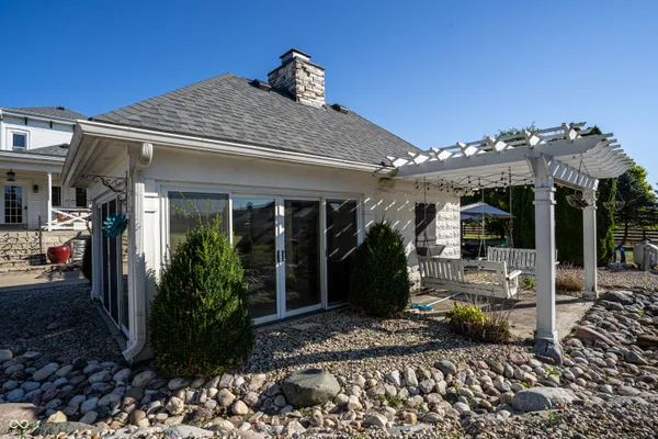 $2,800,000 | 115 West State Road 38, Pendleton, IN 46064