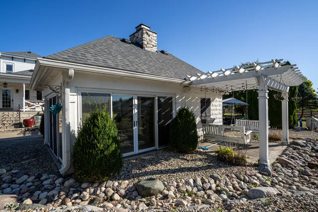 $2,800,000 | 115 West State Road 38, Pendleton, IN 46064