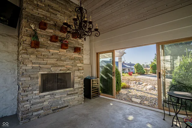 $2,800,000 | 115 West State Road 38, Pendleton, IN 46064