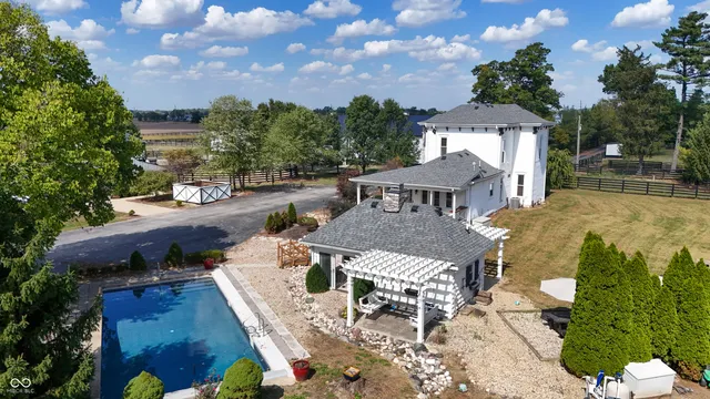 $2,800,000 | 115 West State Road 38, Pendleton, IN 46064