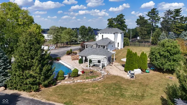 $2,800,000 | 115 West State Road 38, Pendleton, IN 46064