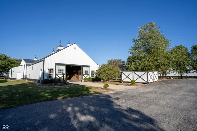 $2,800,000 | 115 West State Road 38, Pendleton, IN 46064