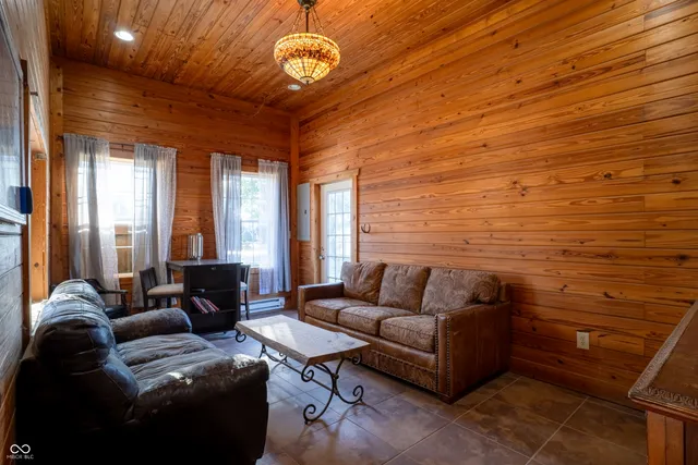 $2,800,000 | 115 West State Road 38, Pendleton, IN 46064