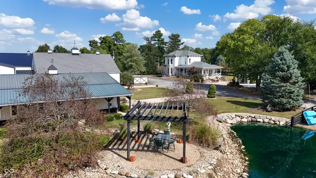 $2,800,000 | 115 West State Road 38, Pendleton, IN 46064