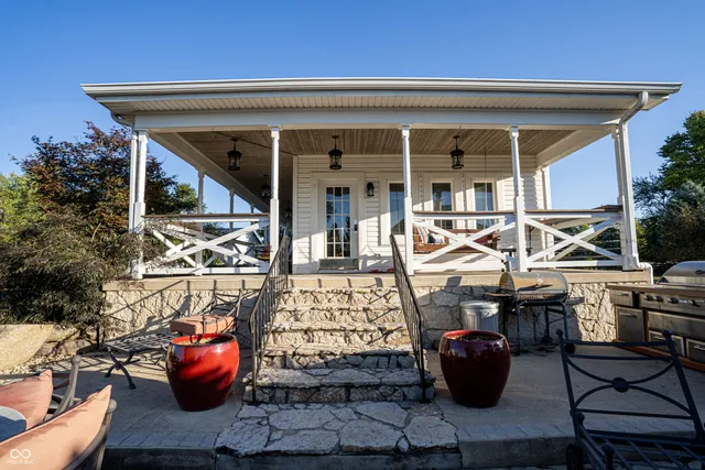 $2,800,000 | 115 West State Road 38, Pendleton, IN 46064