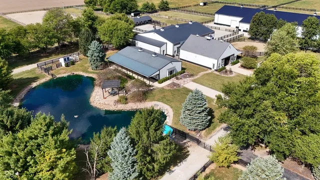 $2,800,000 | 115 West State Road 38, Pendleton, IN 46064