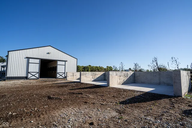 $2,800,000 | 115 West State Road 38, Pendleton, IN 46064