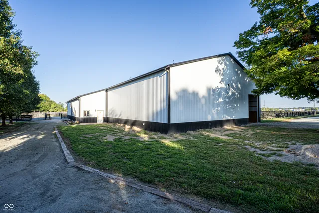 $2,800,000 | 115 West State Road 38, Pendleton, IN 46064