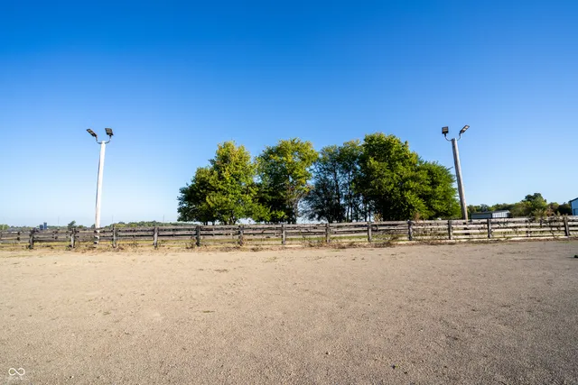 $2,800,000 | 115 West State Road 38, Pendleton, IN 46064