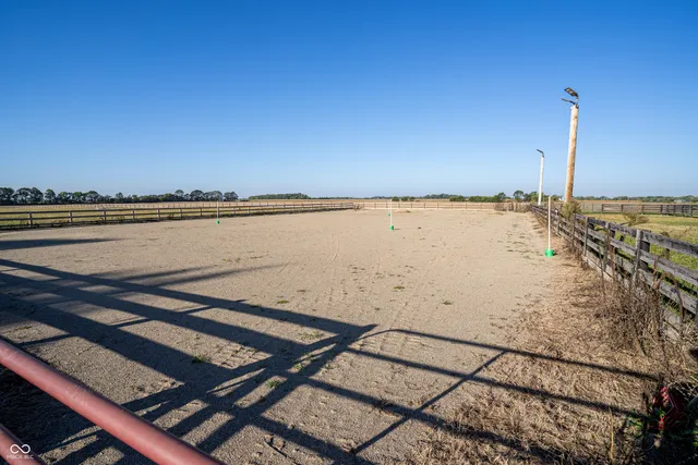 $2,800,000 | 115 West State Road 38, Pendleton, IN 46064