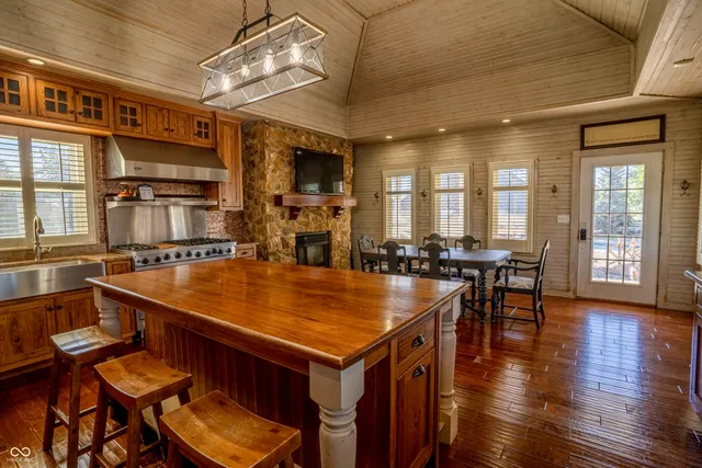 $2,800,000 | 115 West State Road 38, Pendleton, IN 46064